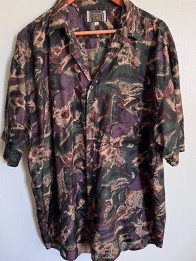 Short-Sleeve Button-Down Shirt in Green Multicolor Camouflage Print